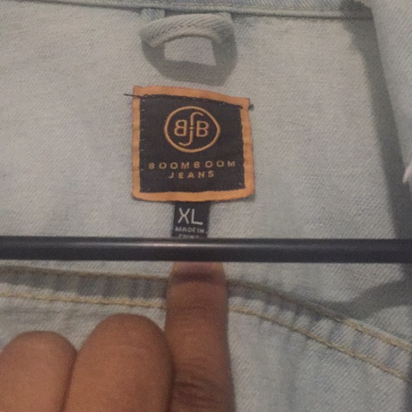 LIGHT WASH DESTROYED DENIM JACKET - Picture 3 of 3